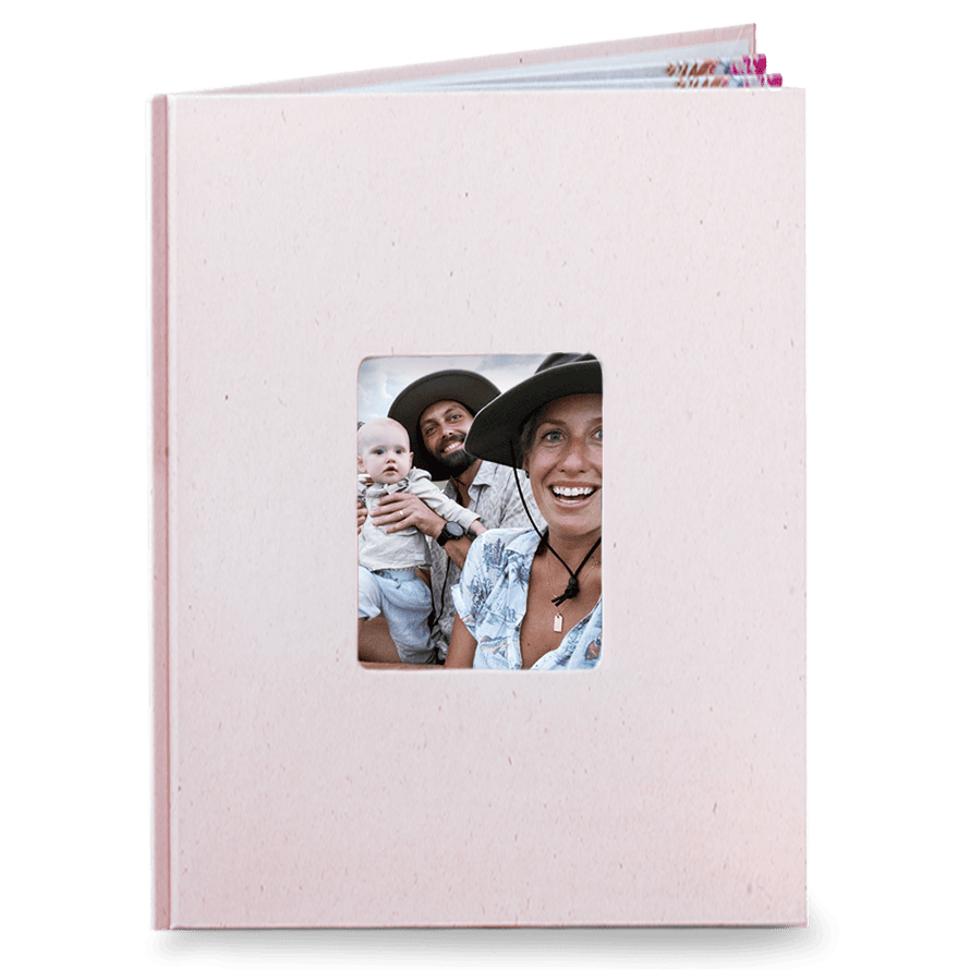 Fotokniha online. Sleva na růžovou fotoknihu s okénkem 21cm - Cestovatelská