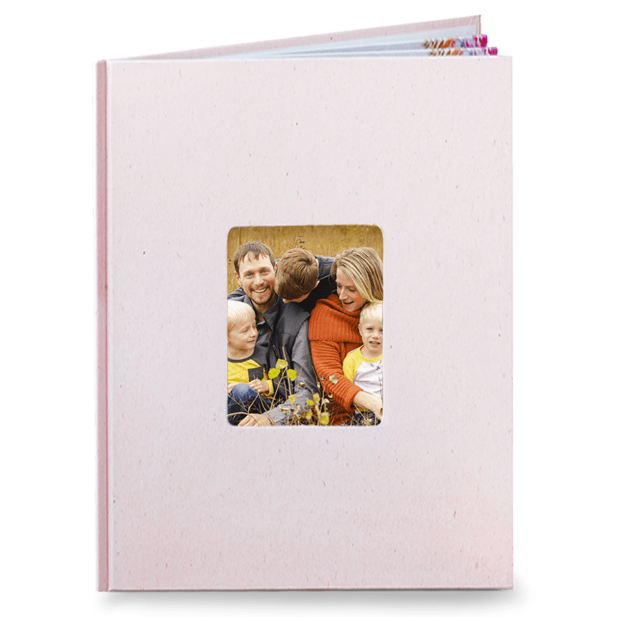 Fotokniha online. Sleva na růžovou fotoknihu s okénkem 21cm - Kytičky