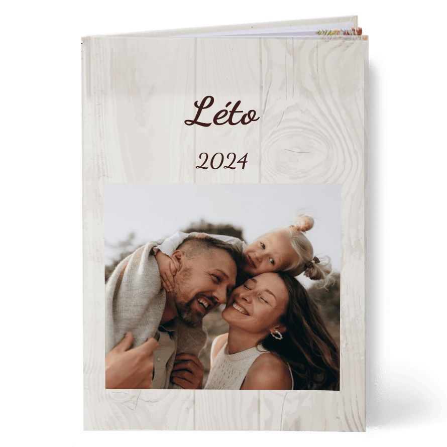 Kvalitní fotokniha velká A4 - vlastní foto na deskách. Levně online. - Dřevo